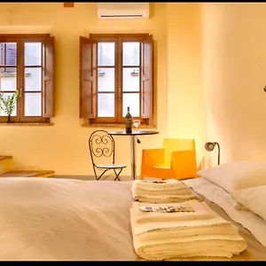 https://guesthouse-via-di-gracciano.it-tuscanyhotel.com